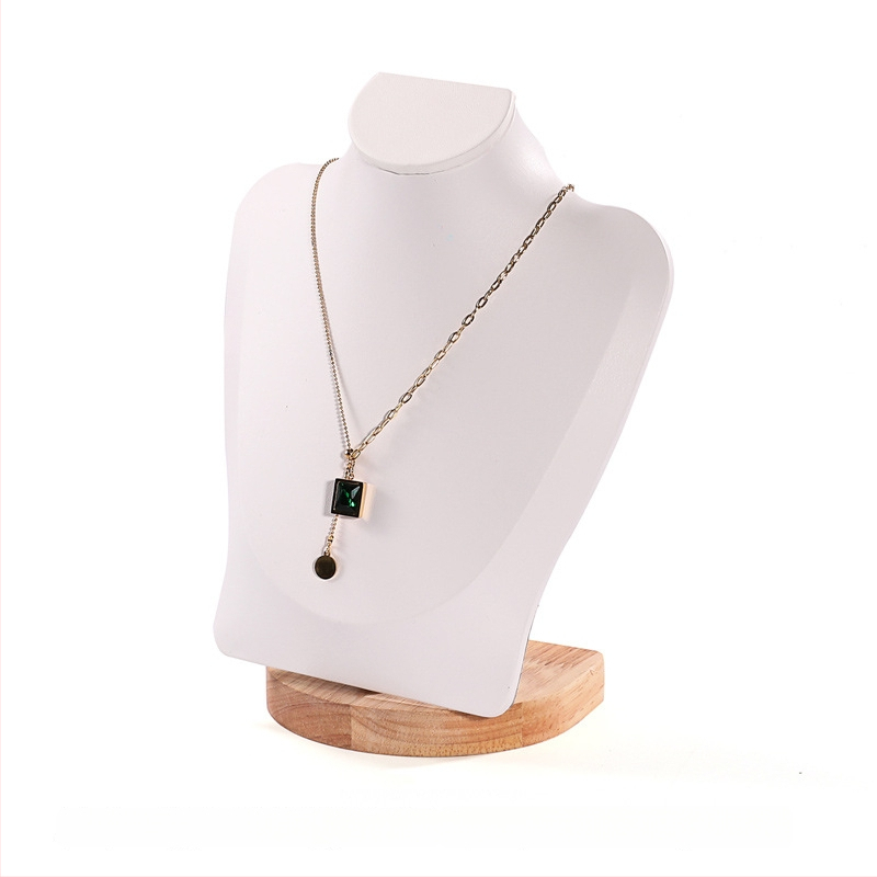 Kaklaru demonstrācijas statīvs – portreta dizains, ciets koks, korpuss ar flaneli, splicing tehnika, 2024. gada vasara