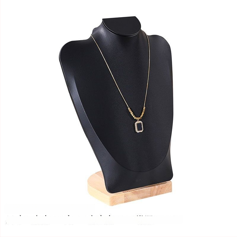 Kaklaru demonstrācijas statīvs – portreta dizains, ciets koks, korpuss ar flaneli, splicing tehnika, 2024. gada vasara