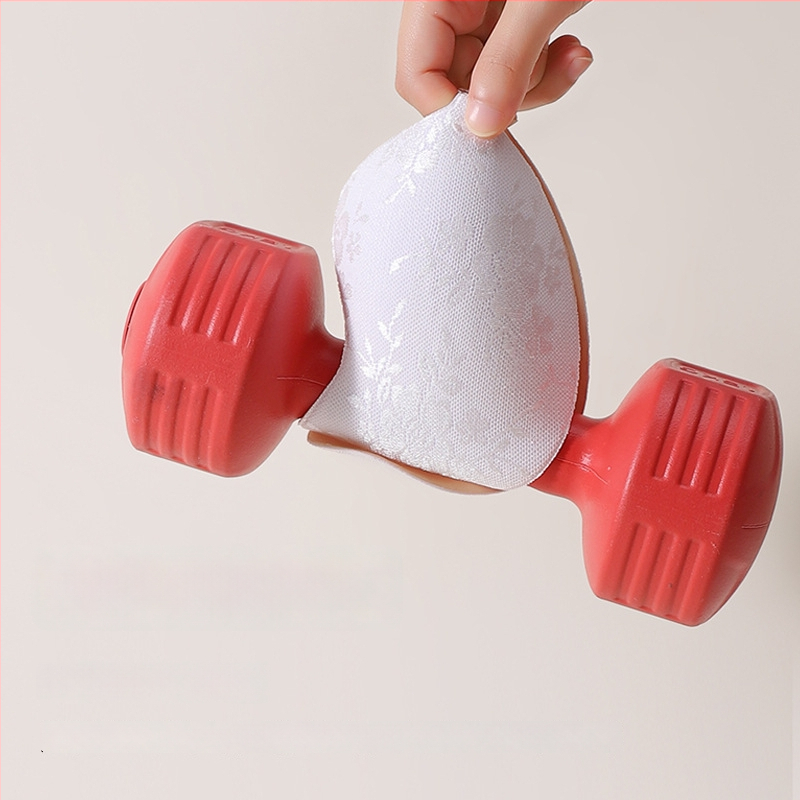 Mangó alakú melltapasz, nem szövött anyagból, vékony, csipkés részletekkel, lélegző és láthatatlan a zökkenőmentes viselésért