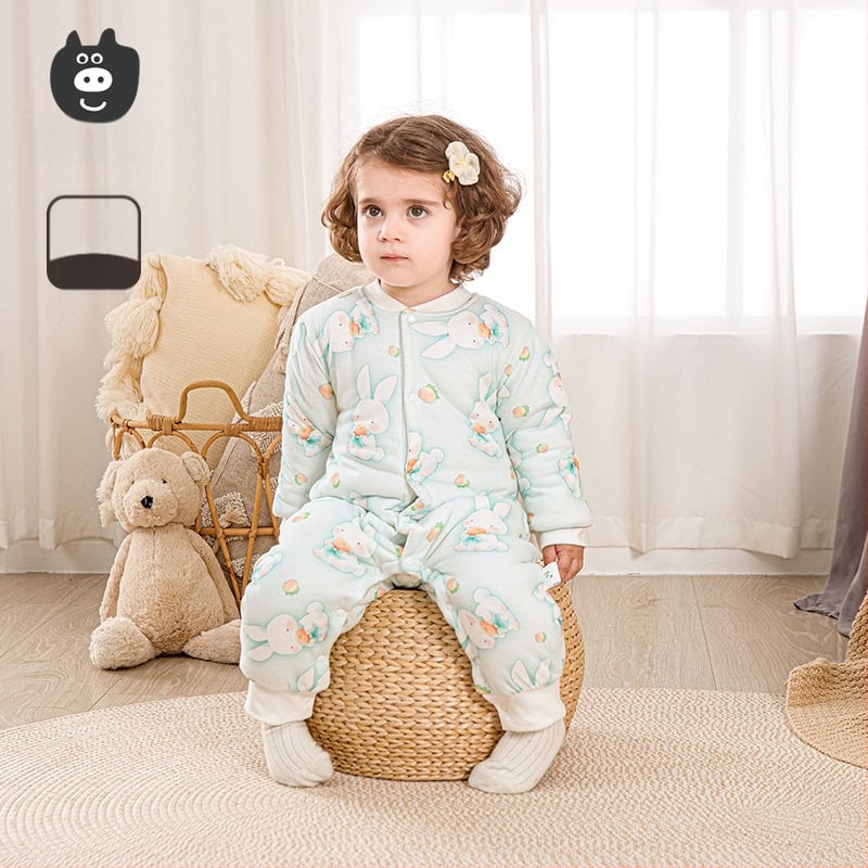 Kūdikio medvilninis kombinezonas su 120 g pūkų įdėklu, 100% medvilnė, ilgomis rankovėmis, unisex, priekyje vienu mygtuku užsegamas