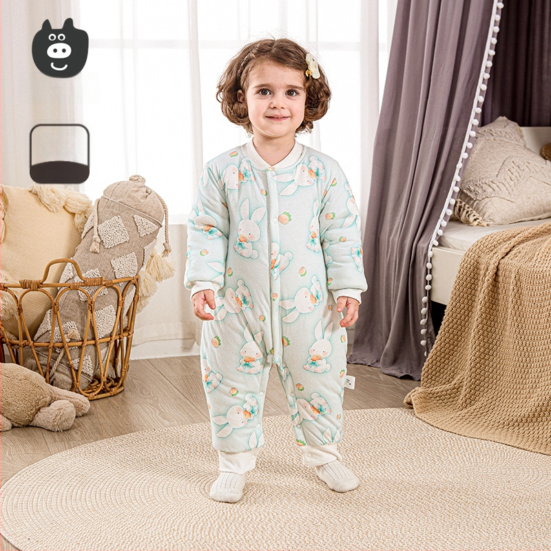 Kūdikio medvilninis kombinezonas su 120 g pūkų įdėklu, 100% medvilnė, ilgomis rankovėmis, unisex, priekyje vienu mygtuku užsegamas