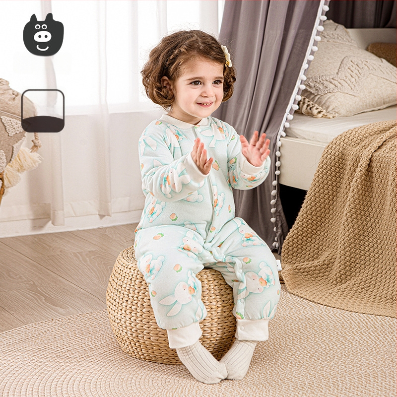 Kūdikio medvilninis kombinezonas su 120 g pūkų įdėklu, 100% medvilnė, ilgomis rankovėmis, unisex, priekyje vienu mygtuku užsegamas