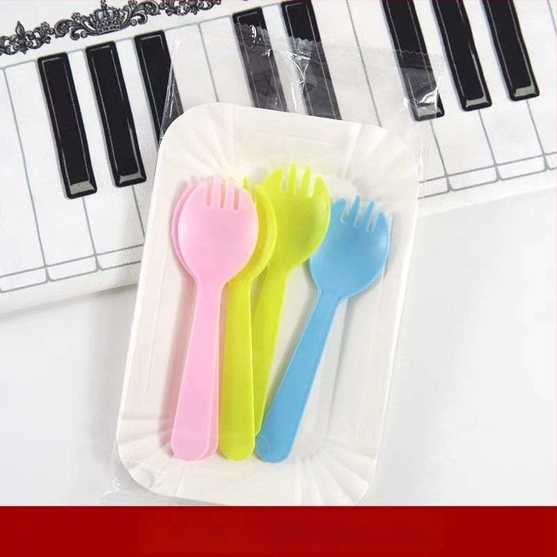 Vienkartinis popierinių lėkštčių ir šaukštų rinkinys gimtadienio šventei – įskaitant lėkštes ir šakutes, medžiaga: popierius, pritaikymas