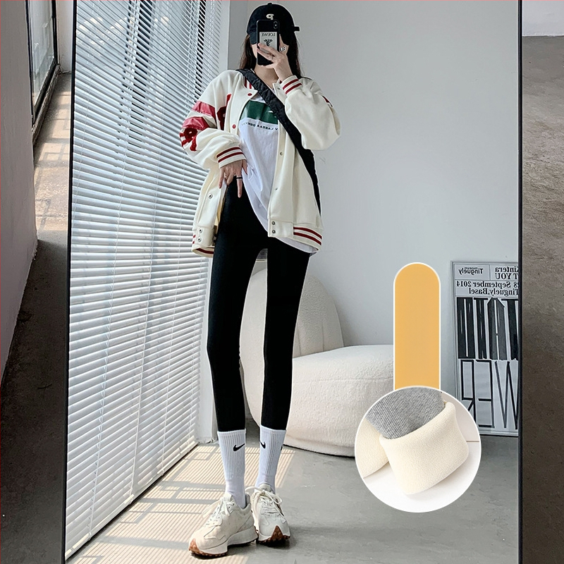 Naistele termilised fleece vooderga leggingud, paks materjal, polüester-spandeksi segu, 9/10 pikkus, kitsas lõige