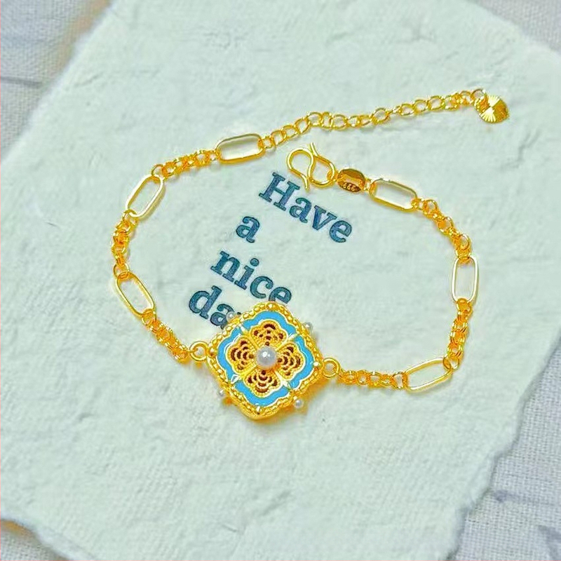 Гривна за жени от мед с златно покритие, четирилистна детелина и емалена панделка, регулираема