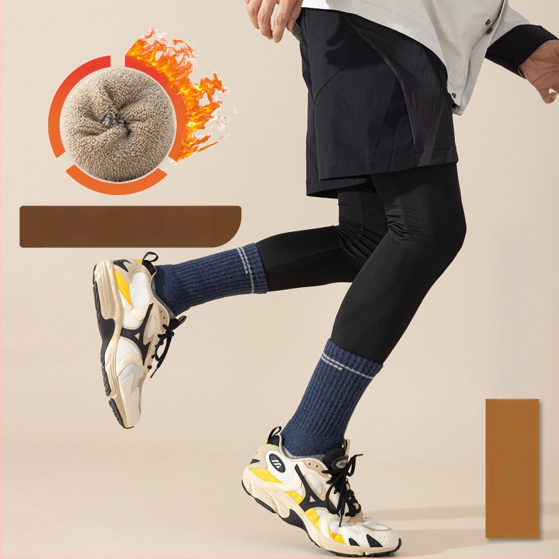 Vyrinės Merino vilnos slidinėjimo kojinės – aukštas tunelis, be siūlių konstrukcija, greitai džiūsta, prieš slydimą, prieš trintį, 30–50% Merino vilna, 96 adatų mezginys, žiemai ir rudeniui