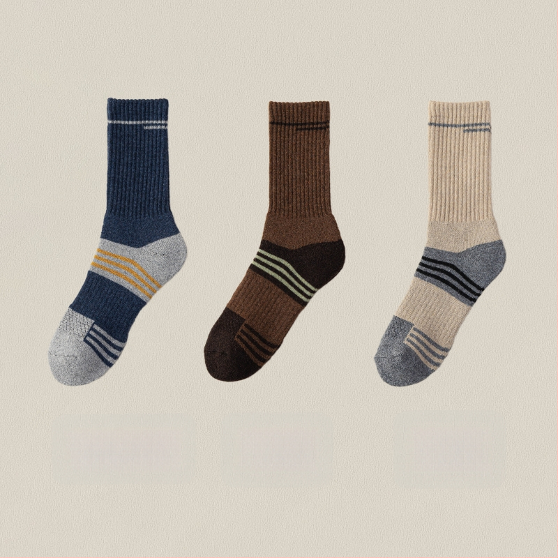 Vyrinės Merino vilnos slidinėjimo kojinės – aukštas tunelis, be siūlių konstrukcija, greitai džiūsta, prieš slydimą, prieš trintį, 30–50% Merino vilna, 96 adatų mezginys, žiemai ir rudeniui