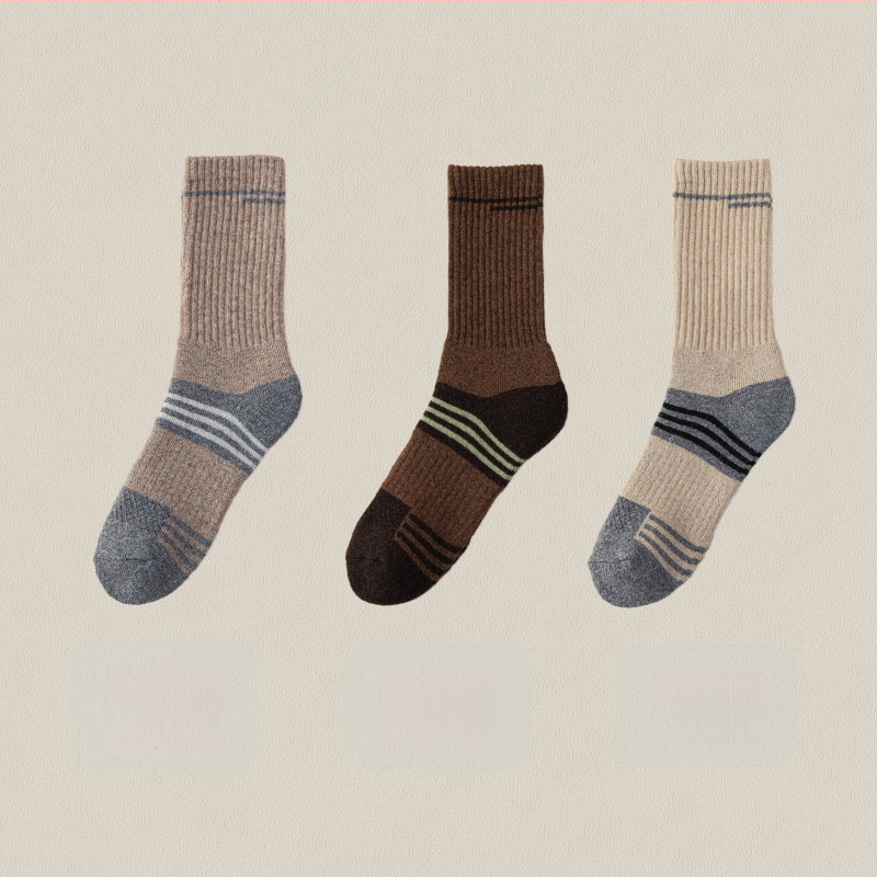 Vyrinės Merino vilnos slidinėjimo kojinės – aukštas tunelis, be siūlių konstrukcija, greitai džiūsta, prieš slydimą, prieš trintį, 30–50% Merino vilna, 96 adatų mezginys, žiemai ir rudeniui