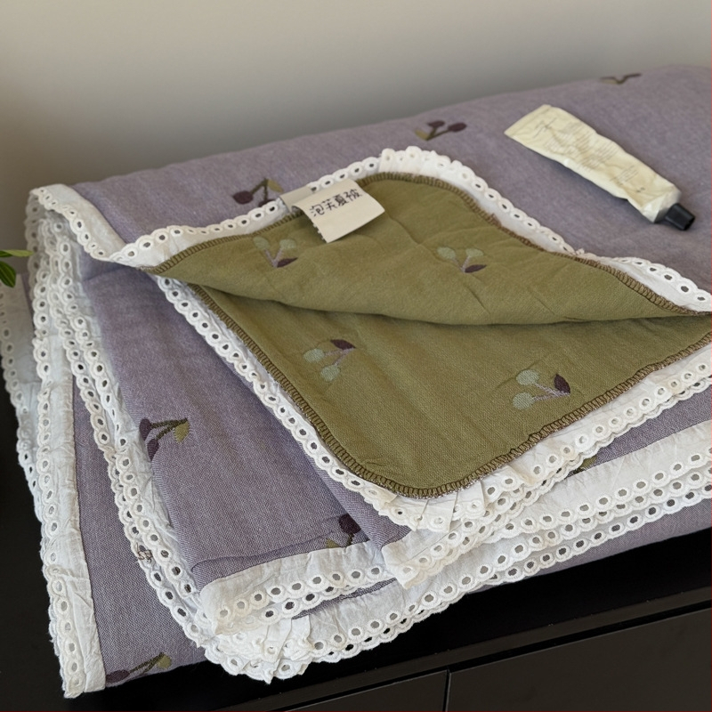 Πενταστρωμα γάζας πάπλωμα με δαντέλα - 100% βαμβάκι; βαφή αντίδρασης; βάρος 1.1–1.5 kg; Άνοιξη & Φθινόπωρο; μοτίβο φυτών και λουλουδιών