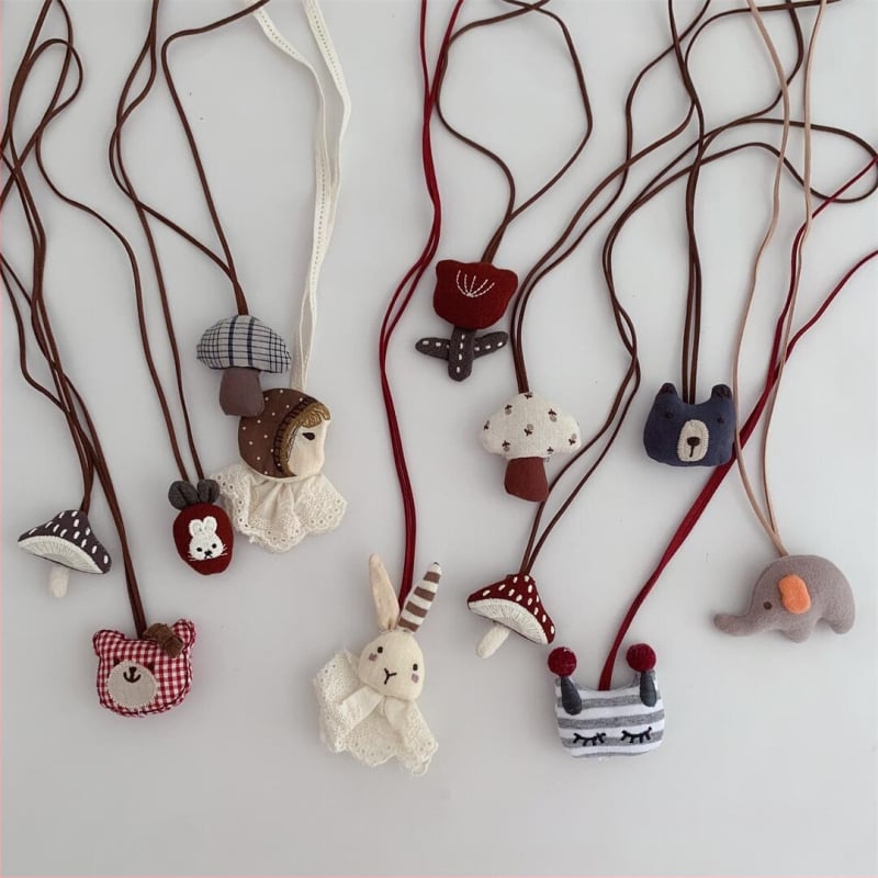 Gyerekeknek készült nyaklánc - kézzel készített, textil, rajzfilm stílus