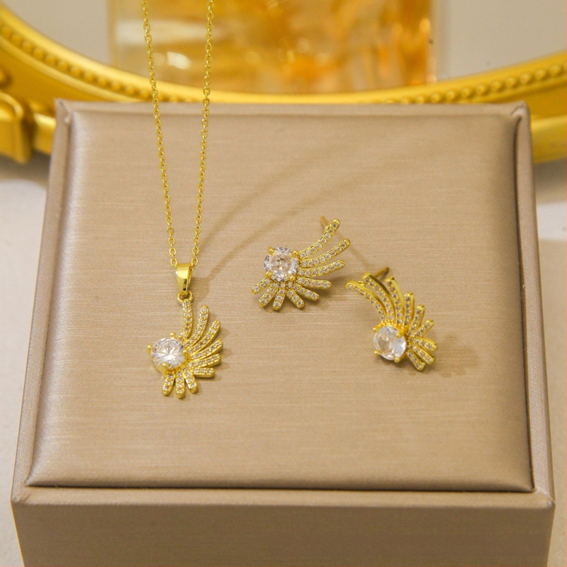 Kereszt nyaklánc kettős gyémánttal és háromszög gyémántokkal — réz, elektroplatált bevonat, O-kapcsos lánc, többszintű dizájn