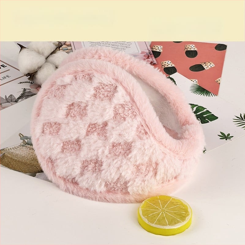 Talve earmuffid plüüsmaterjalist; veluurvooder; paksendatud disain; ruuduline muster; tagumine paigaldus (Materjal: plüüs; Vooder: veluur; Paksus: paksendatud; Muster: ruuduline; Paigaldus: tagumine)