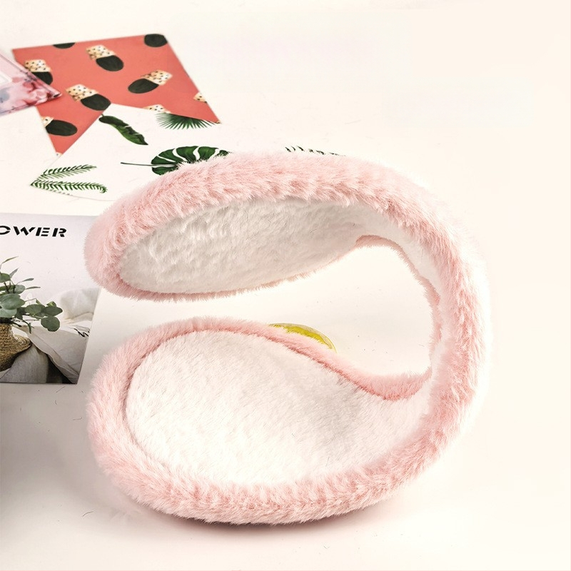 Talve earmuffid plüüsmaterjalist; veluurvooder; paksendatud disain; ruuduline muster; tagumine paigaldus (Materjal: plüüs; Vooder: veluur; Paksus: paksendatud; Muster: ruuduline; Paigaldus: tagumine)