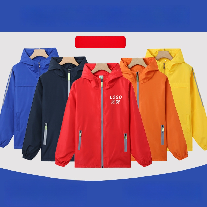 Plāna vēja jaka ar reklāmas logotipu, poliesters, garas piedurknes, rāvējslēdzējs, brīvā piegriezuma