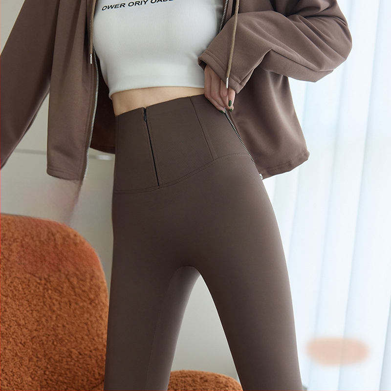 Joga hlače od najlona i spandeksa, visokog struka, devetbodna duljina, jednobojne, uski kroj