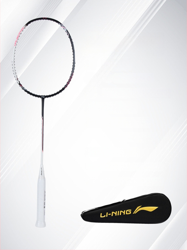 Li-Ning Badmintono raketė – anglies pluošto rėmas, svoris 80–84 g, rankenos storis G5, raketės tipas: tiesus, tinkama pradedantiesiems ir vidutiniams, badmintonui ir stalo tenisui
