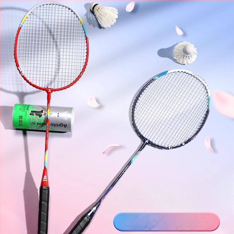 Badmintono raketė Effective — svoris 95–100 g, rėmo medžiaga geležies lydinys, rankenos storis G5, raketės tipas: tiesus smūgis, stiebo kietumas: vidutinis.