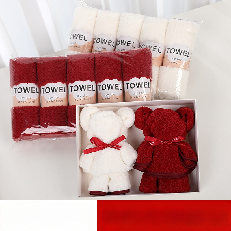 Koralinis flisinis kvadratinis rankšluostis vestuvėms – sugeriantis, 70 g, logotipo spauda, siūtas kraštas