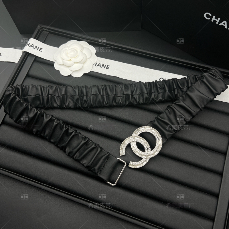 Női elasztikus öv kristályos csattal, ötvözetből készült, műbőr, gombos záródás, elektroplattolt felület, üzleti elegáns, sokoldalú stílus