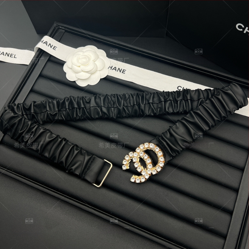 Női elasztikus öv kristályos csattal, ötvözetből készült, műbőr, gombos záródás, elektroplattolt felület, üzleti elegáns, sokoldalú stílus