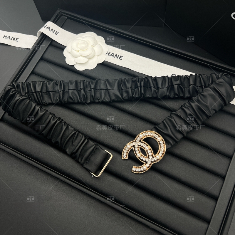 Női elasztikus öv kristályos csattal, ötvözetből készült, műbőr, gombos záródás, elektroplattolt felület, üzleti elegáns, sokoldalú stílus