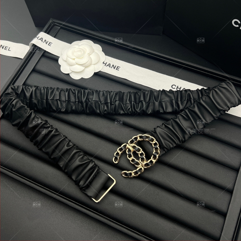 Női elasztikus öv kristályos csattal, ötvözetből készült, műbőr, gombos záródás, elektroplattolt felület, üzleti elegáns, sokoldalú stílus