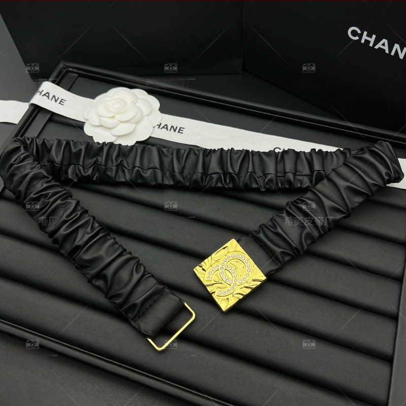 Női elasztikus öv kristályos csattal, ötvözetből készült, műbőr, gombos záródás, elektroplattolt felület, üzleti elegáns, sokoldalú stílus