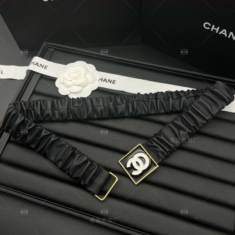 Női elasztikus öv kristályos csattal, ötvözetből készült, műbőr, gombos záródás, elektroplattolt felület, üzleti elegáns, sokoldalú stílus