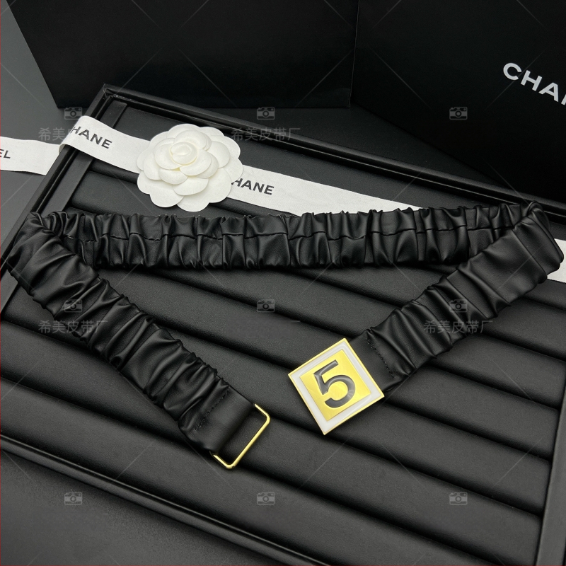 Női elasztikus öv kristályos csattal, ötvözetből készült, műbőr, gombos záródás, elektroplattolt felület, üzleti elegáns, sokoldalú stílus