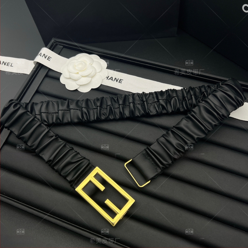 Női elasztikus öv kristályos csattal, ötvözetből készült, műbőr, gombos záródás, elektroplattolt felület, üzleti elegáns, sokoldalú stílus