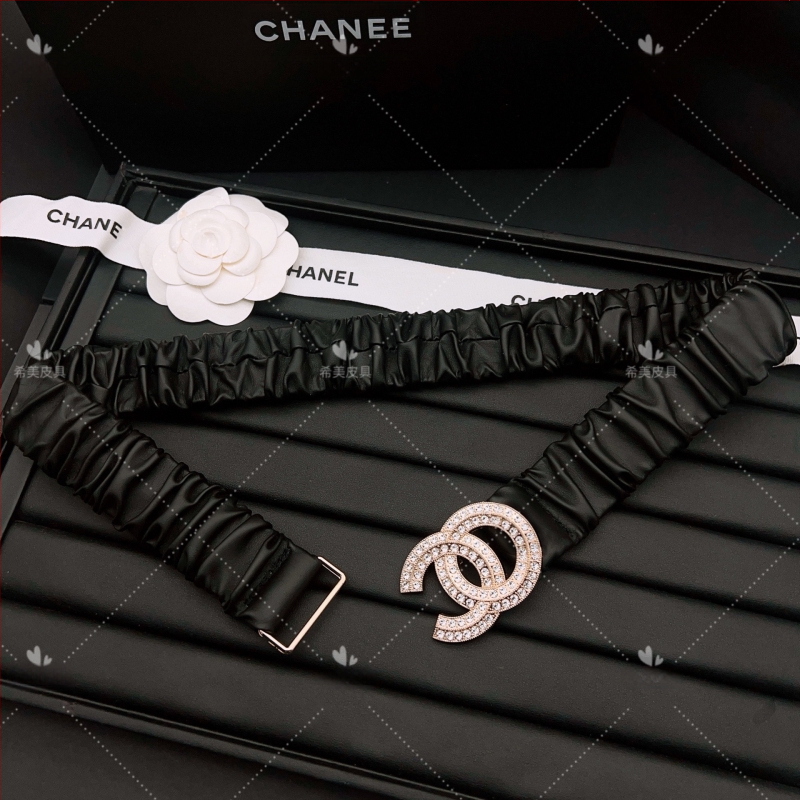 Női elasztikus öv kristályos csattal, ötvözetből készült, műbőr, gombos záródás, elektroplattolt felület, üzleti elegáns, sokoldalú stílus