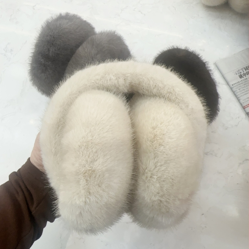 Plüüsist kõrvakaitsed karikatuuristiiliga, monokromaatne muster, talvise soojus