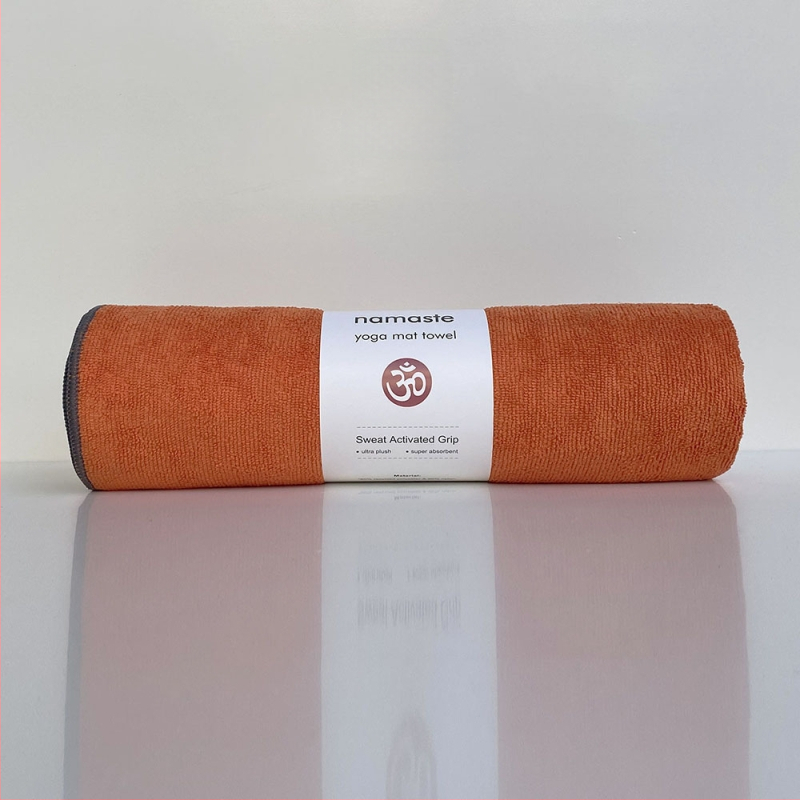 Joga kilimėlio rankšluostis – neslidus, sugeria prakaitą, greitai džiūsta, galima skalbti mašinoje