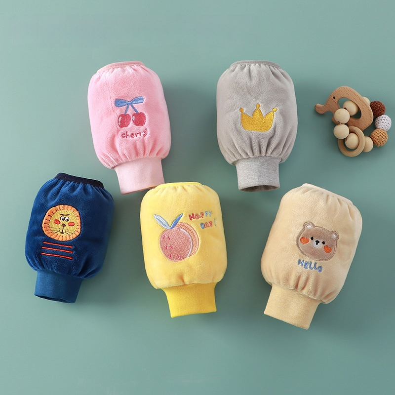 Vaikų rankovinės apsauginės nuo nešvarumų, rudens–žiema, animacinis piešinys, siuvinės, poliesterio pluoštas