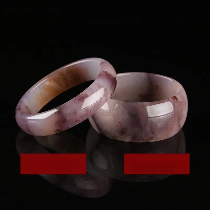 Rokassprādze no dabiskā nefrita ar ģeometrisku formu, slīpēta un pulēta virsma, iespēja pielāgot