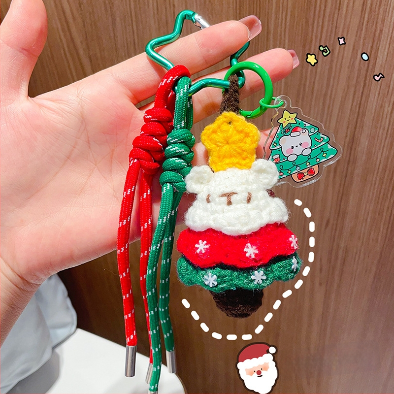 Villane heegeldatud jõulukuuse võtmehoidja – pehme karikatuurstiilis aksessuaar jõuludeks