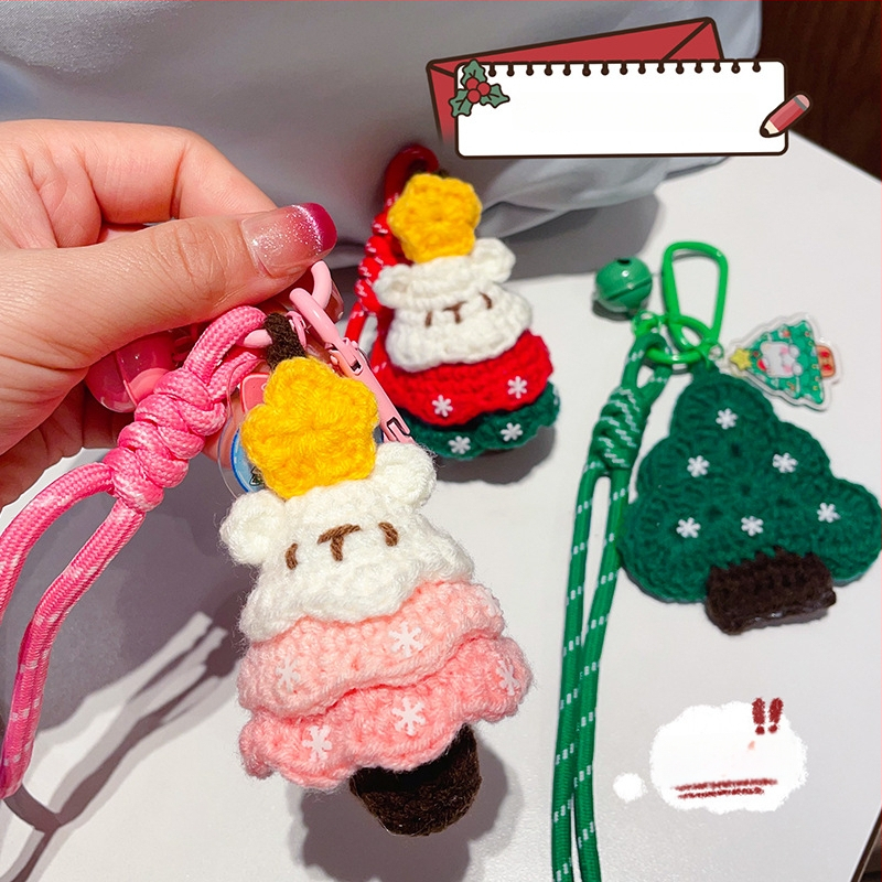 Villane heegeldatud jõulukuuse võtmehoidja – pehme karikatuurstiilis aksessuaar jõuludeks