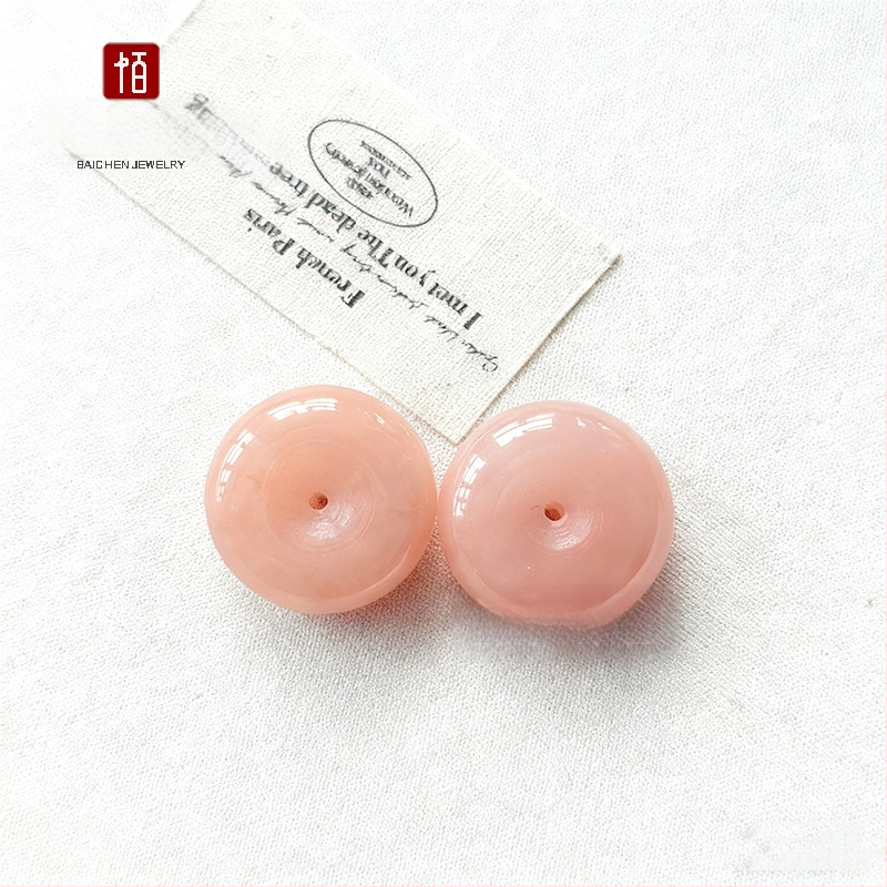 Dabas jads kulons, ģeometriska forma, slīpēts un polēts