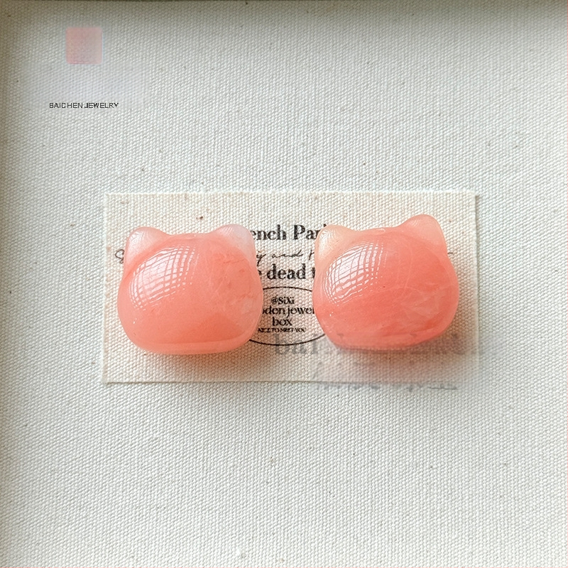 Dabas jads kulons, ģeometriska forma, slīpēts un polēts