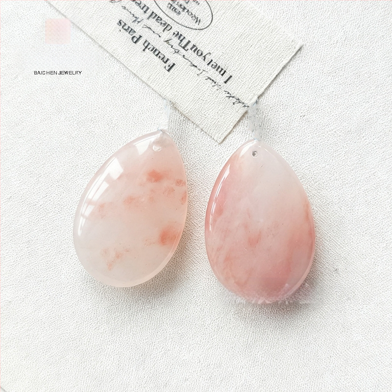 Dabas jads kulons, ģeometriska forma, slīpēts un polēts