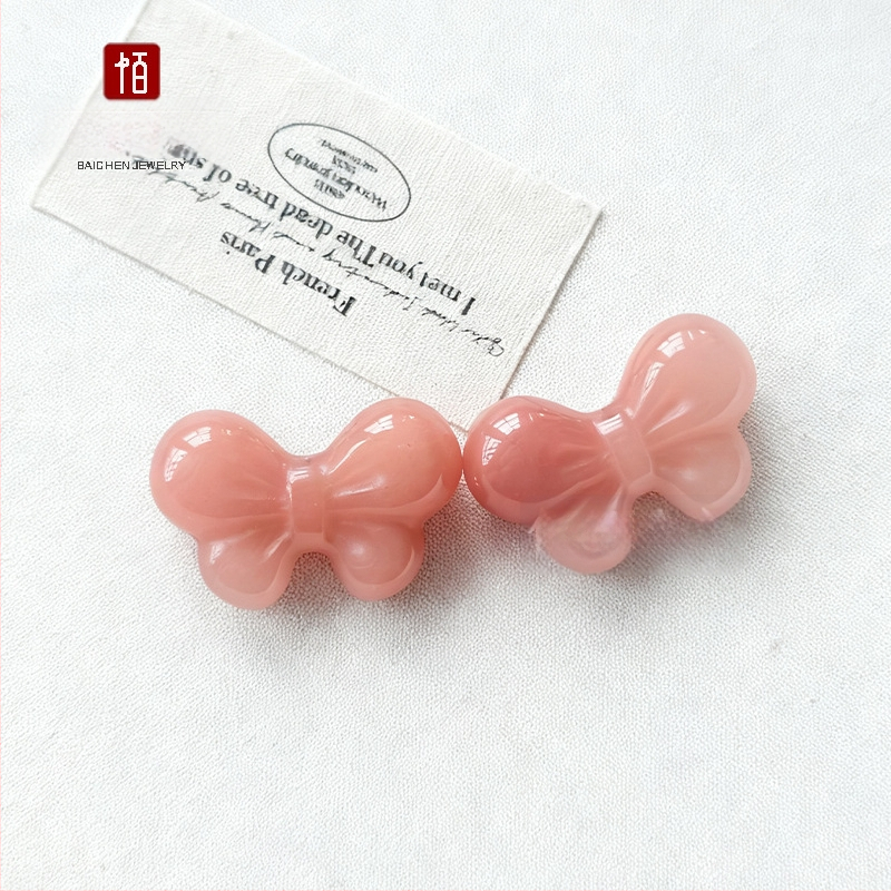 Dabas jads kulons, ģeometriska forma, slīpēts un polēts