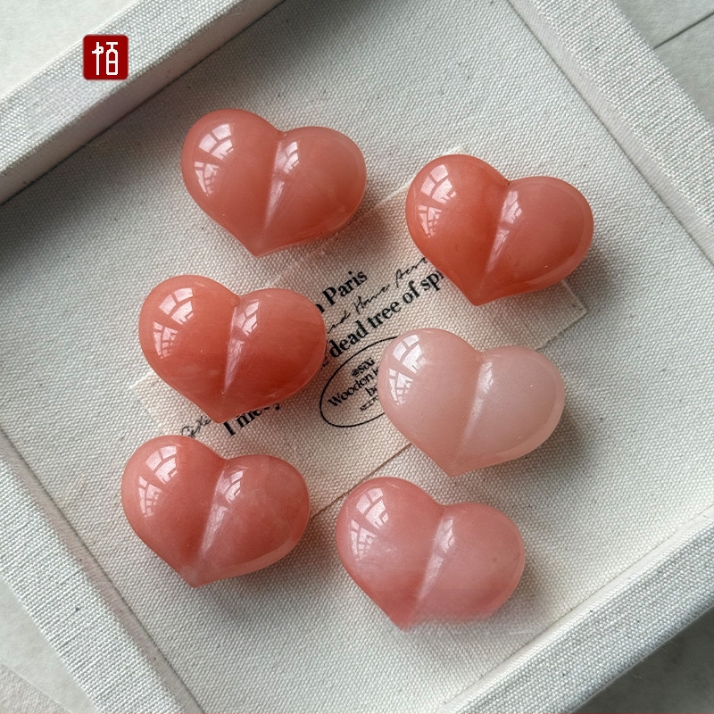 Dabas jads kulons, ģeometriska forma, slīpēts un polēts