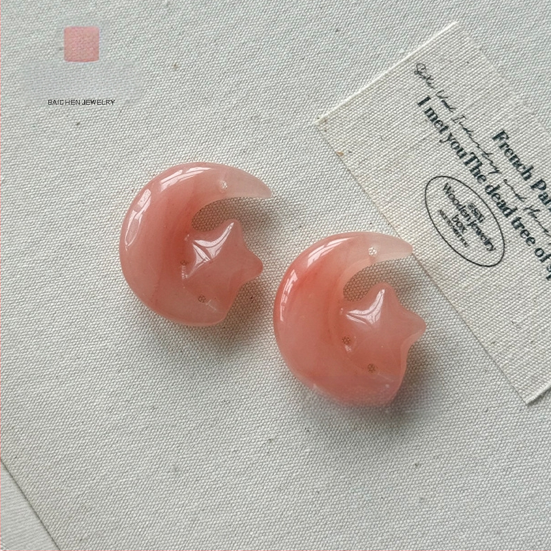 Dabas jads kulons, ģeometriska forma, slīpēts un polēts