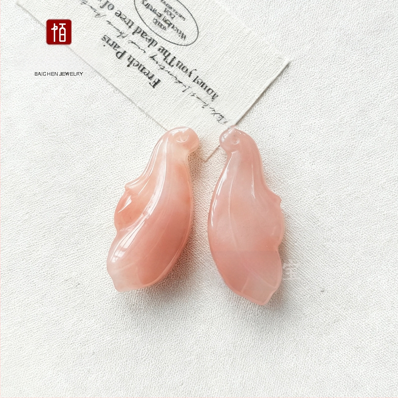 Dabas jads kulons, ģeometriska forma, slīpēts un polēts