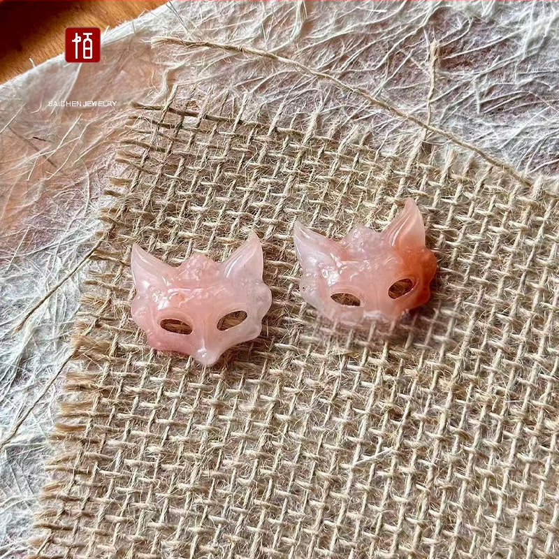 Dabas jads kulons, ģeometriska forma, slīpēts un polēts