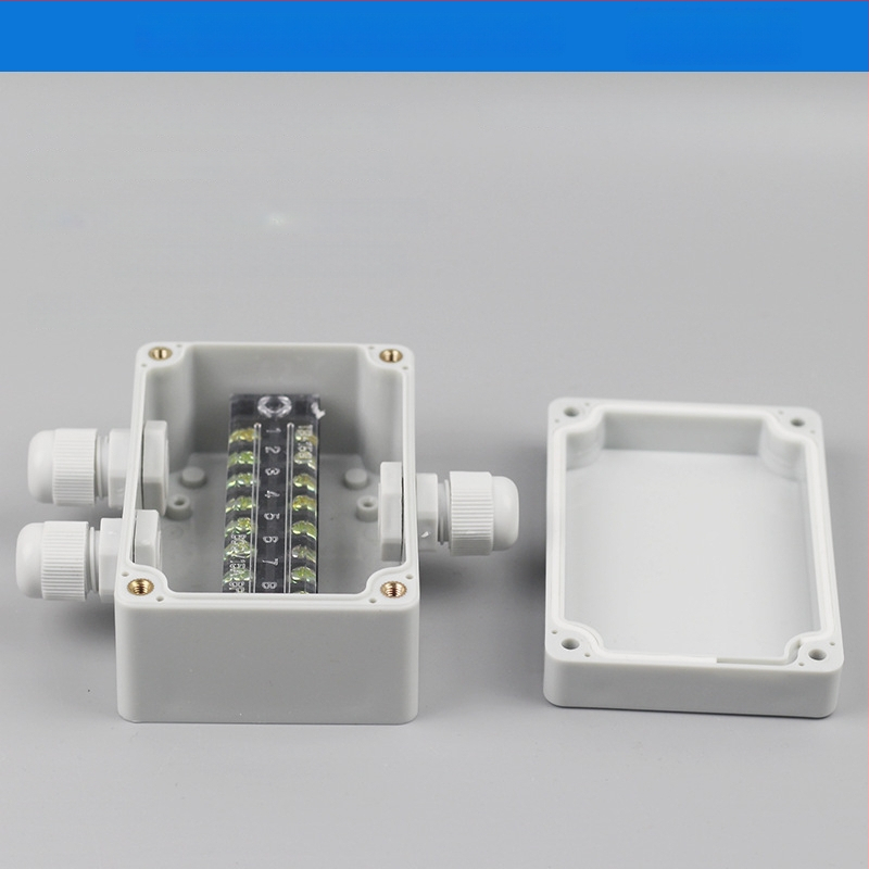 Plastikust välistingimustes kasutatav veekindel ühenduskast terminaliga, kabelite läbiviimiseks, montaaži kinnitustega, ABS