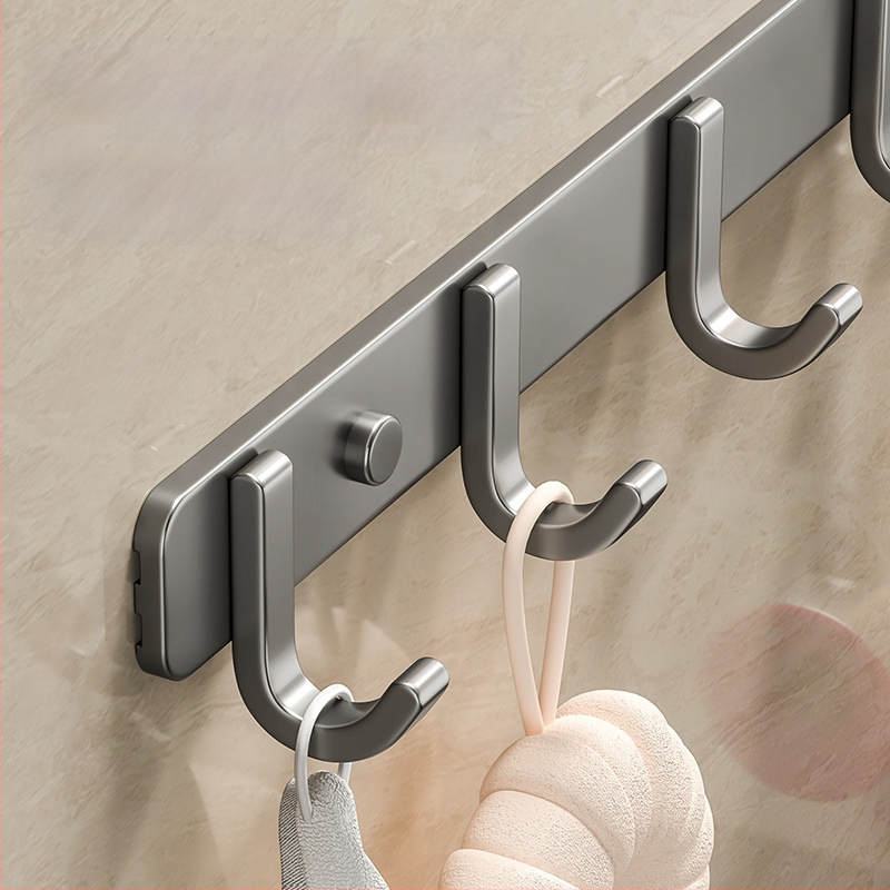 Sieninis lipnus kabykla iš kosminio aliuminio, kelių eilių kabliukų, be gręžimo, apkrova 5–10 kg, šiuolaikinis minimalistinis dizainas.