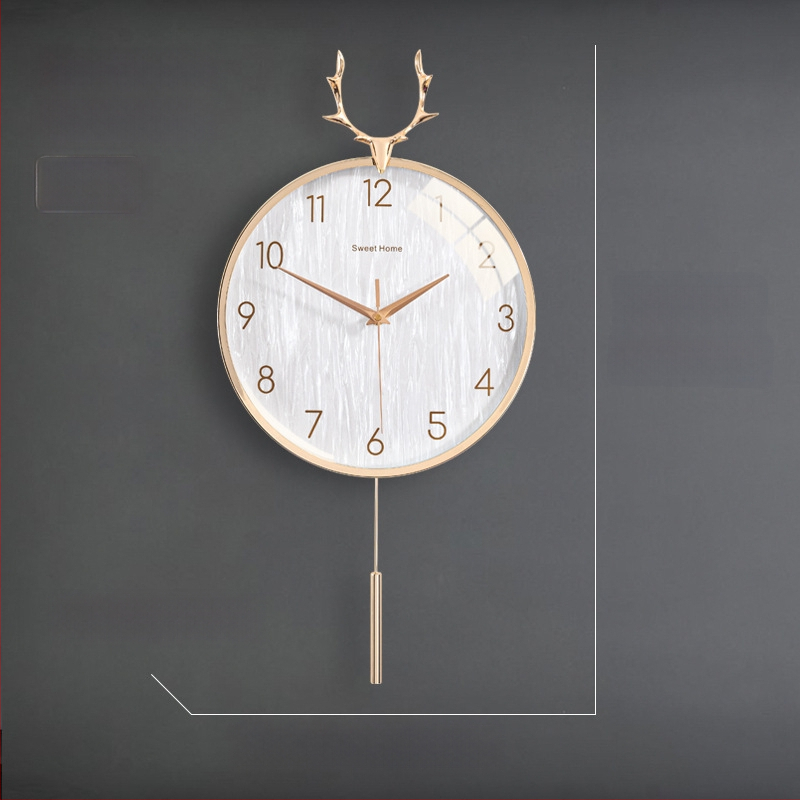 Zidni sat u nordijskom stilu s laganim luksuzom — okruglo metalno kućište, kvarcni mehanizam s tiho hodom (sweep), napajanje baterijom, jednostrana projekcija, mogućnost tiska logotipa