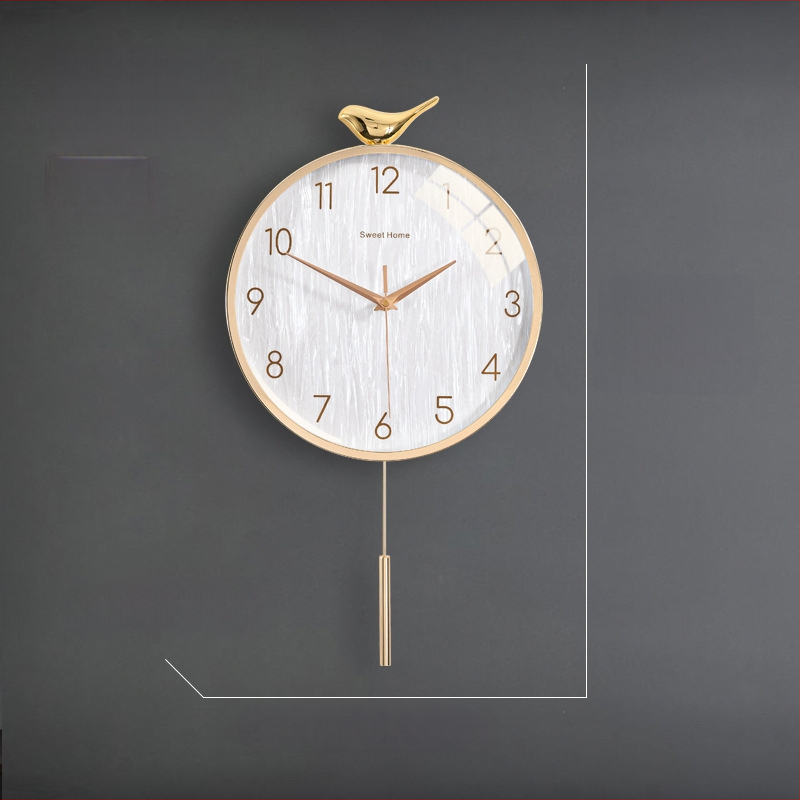 Zidni sat u nordijskom stilu s laganim luksuzom — okruglo metalno kućište, kvarcni mehanizam s tiho hodom (sweep), napajanje baterijom, jednostrana projekcija, mogućnost tiska logotipa