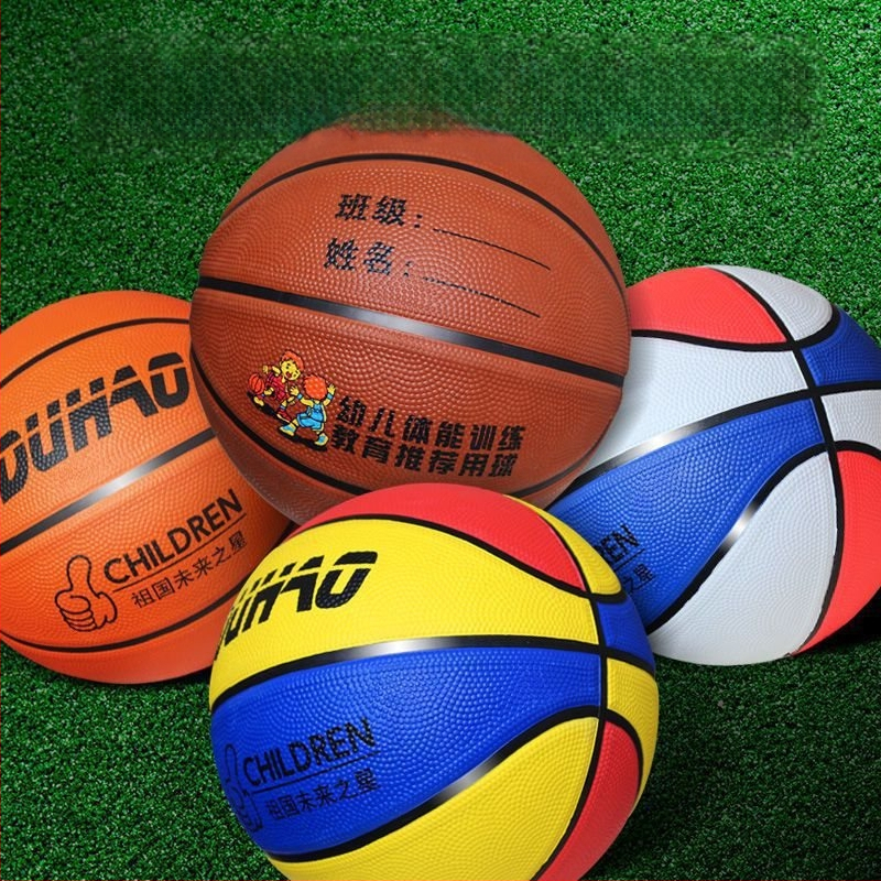 Krepšinio kamuolys iš sintetinės gumos, atsparus dilimui